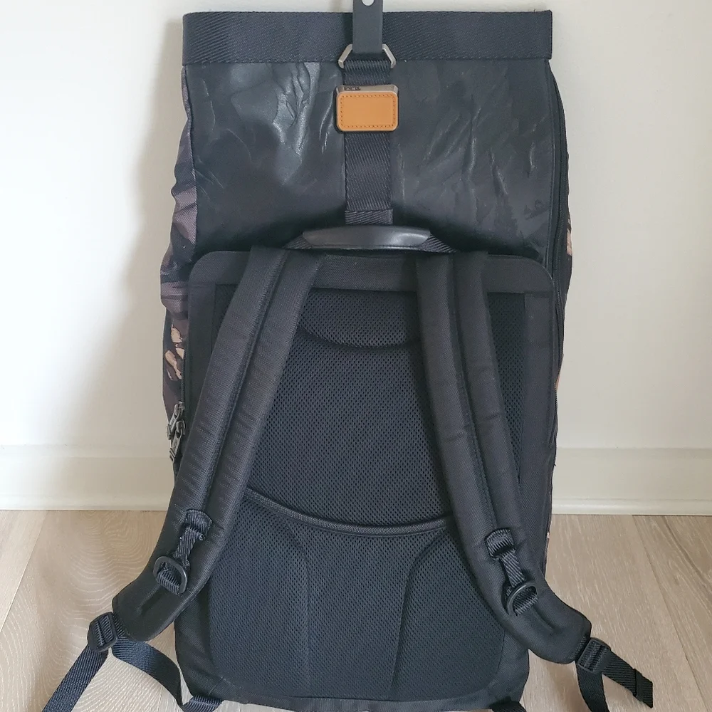 NWOT TUMI ALPHA BRAVO LONDON ROLL-TOP GRAY HIGHLANDS CAMOUFLAGE NYLON BACKPACK